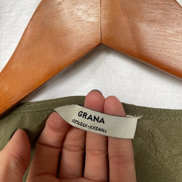 Grana Olive Green 100% Chinese Silk Scoop Neck Sleeveless Tank Top - Picture 3 of 7